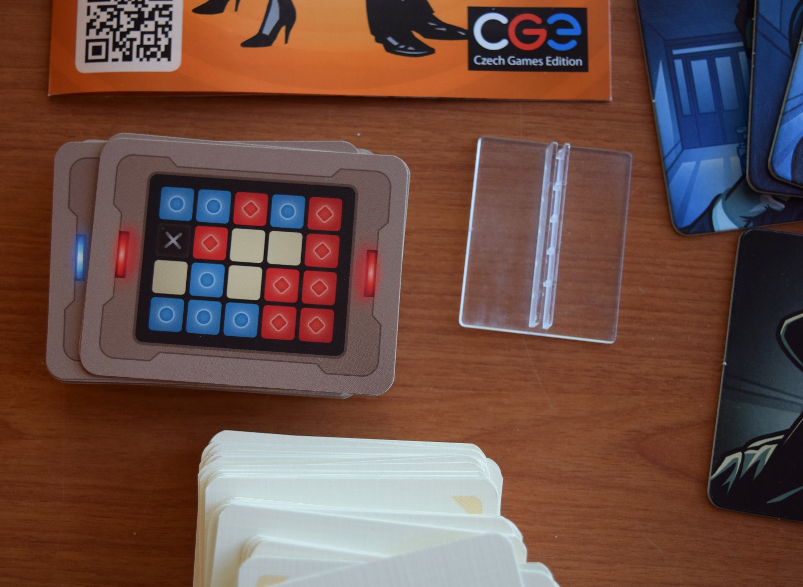 CODENAMES GAME LOT: CODENAMES, DUET, PICTURES – PLEASE READ DESCRIPTION SEE PICS