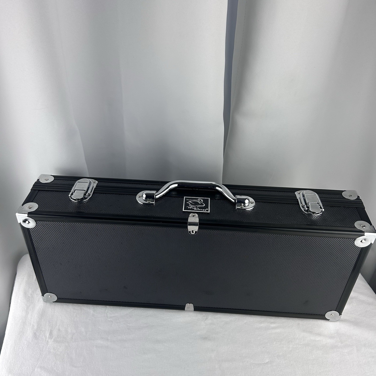 White Swan Mah Jongg Set Ivory 156 Tiles with Pusher Arms Black Aluminum Case