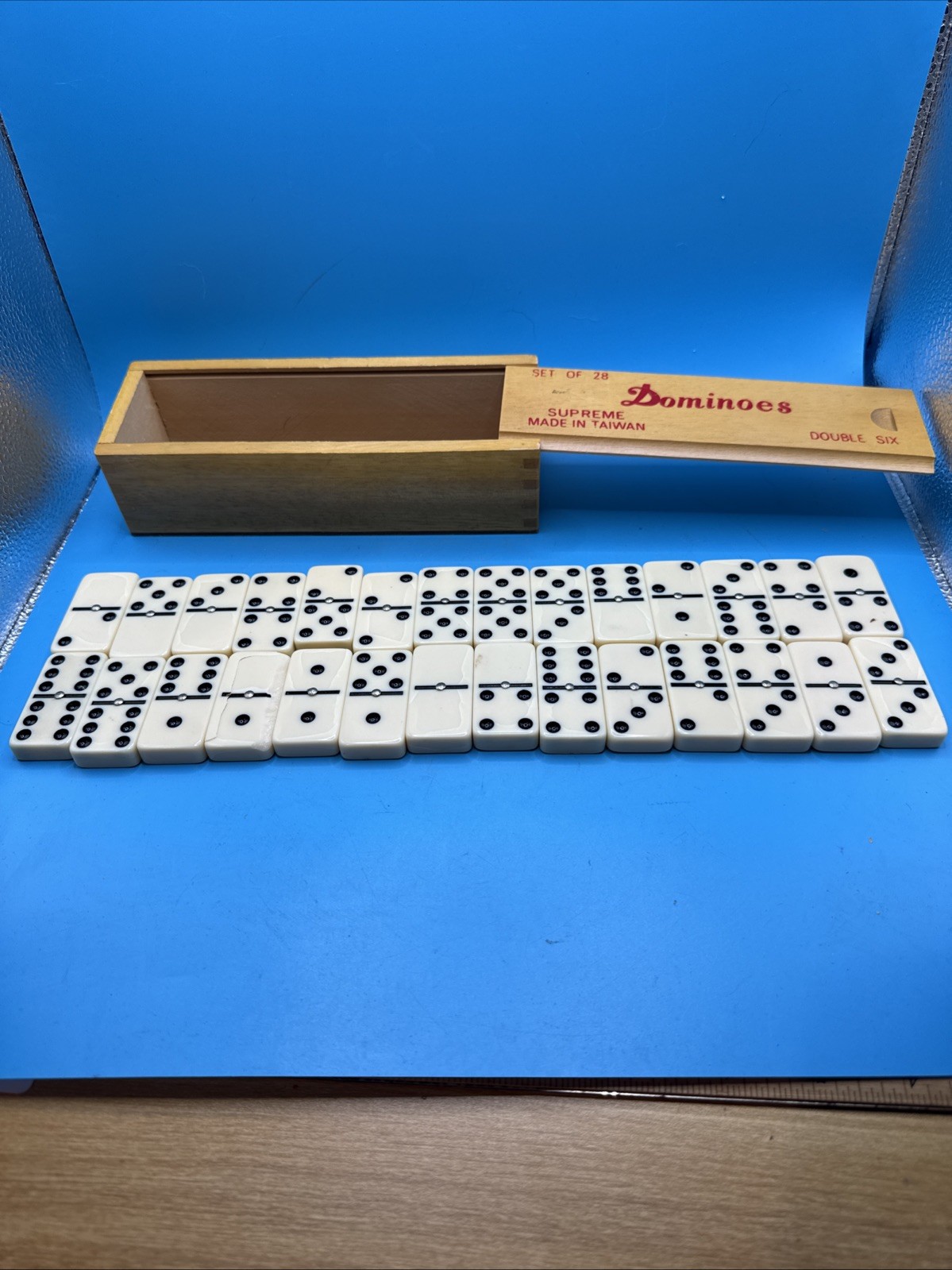 Set Of 28 Dominoes Supreme Made In Taiwan. Double Six With Wooden Box