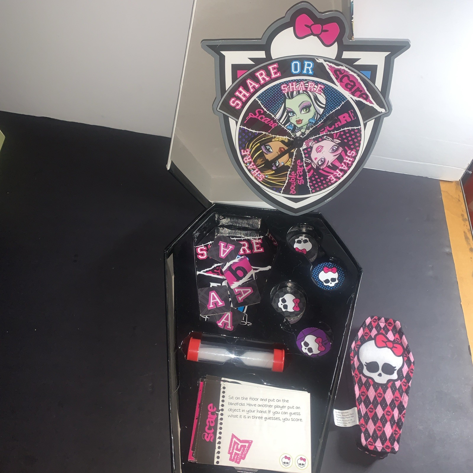 Monster High SHARE OR SCARE Board Game Spooky Game Of Dares and Secrets Ages 6+