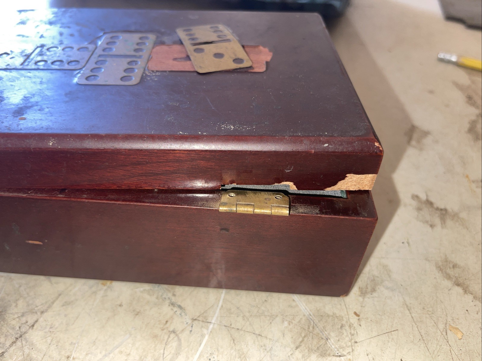 Double Nine Dominoes Wooden Box Case Brass Inlays 55 Bakelite Tiles