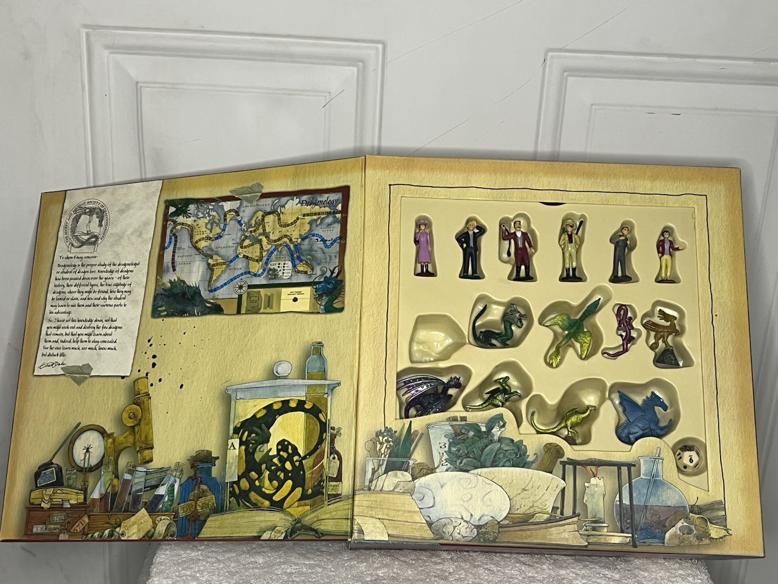 NEAR COMPLETE Dragonology The Game Sababa Toys Board Game Based Book Series 2006