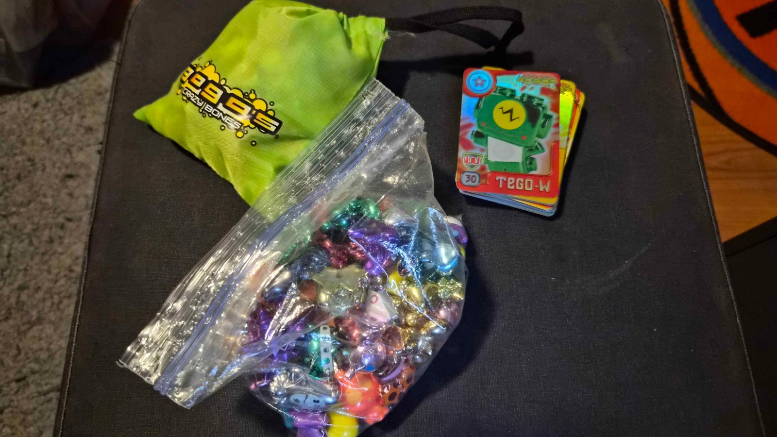 Gogos Crazy Bones Series 1 & 4 LOT OF 92 Gogos & 36 CARDS
