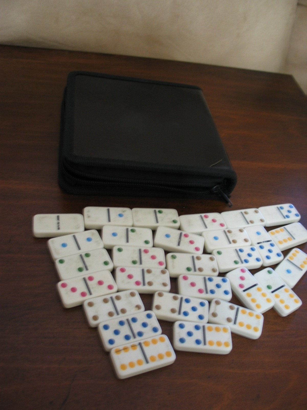 COMPLETE Dominoes 28 tiles in zippered storage case bag travel game toy