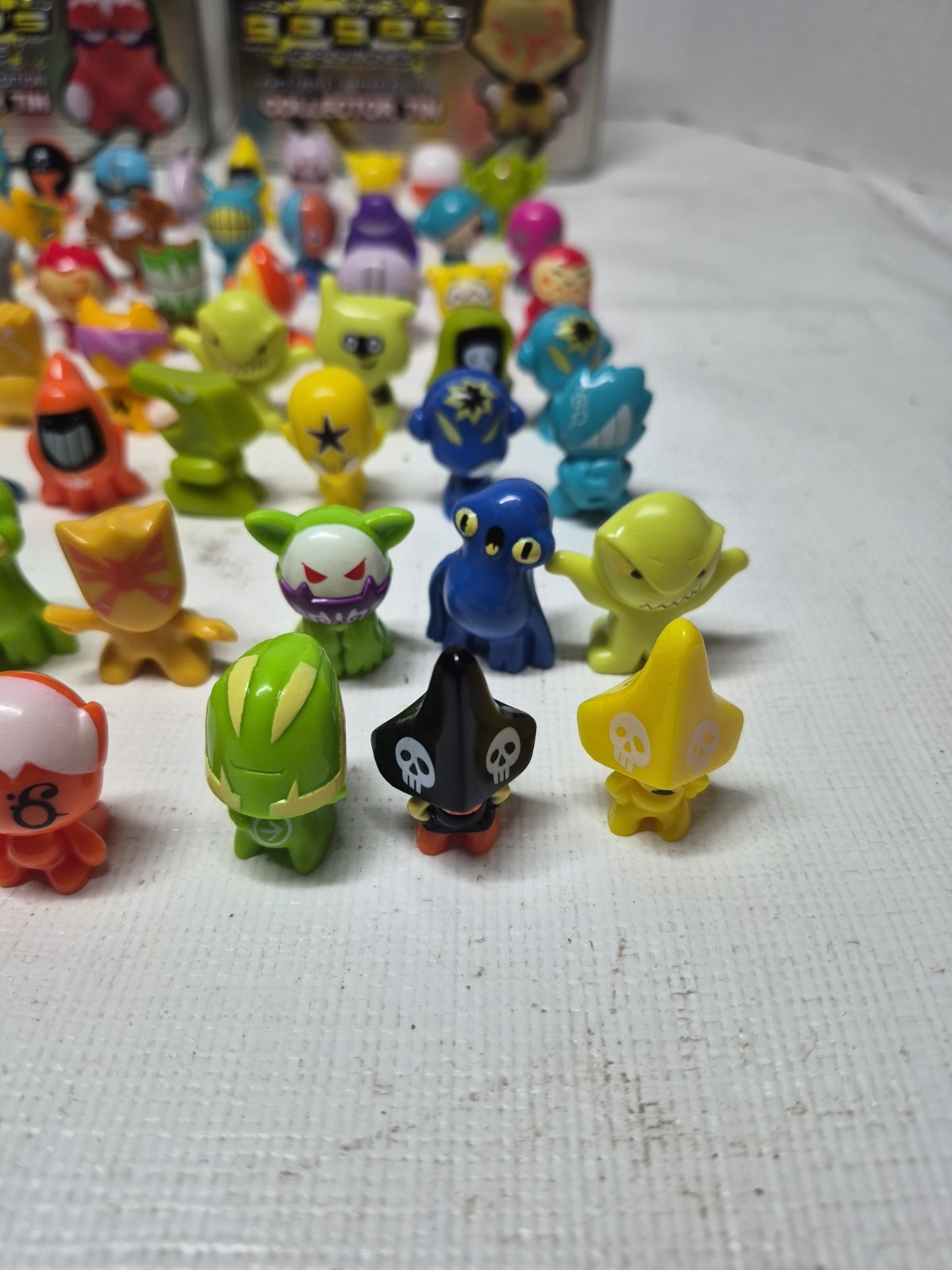 2010 JONA Gogo’s Crazy Bones Exclusive Ltd Edition Collector Tins 78 Figurines