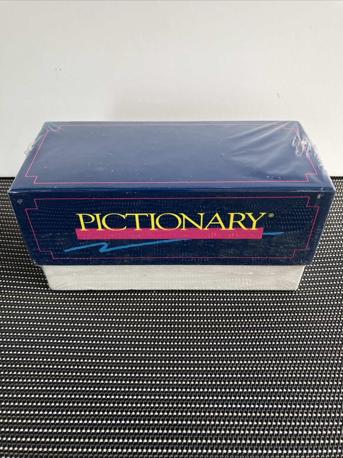 VTG Pictionary Travel Size Card Playing Game New 1993 Sealed