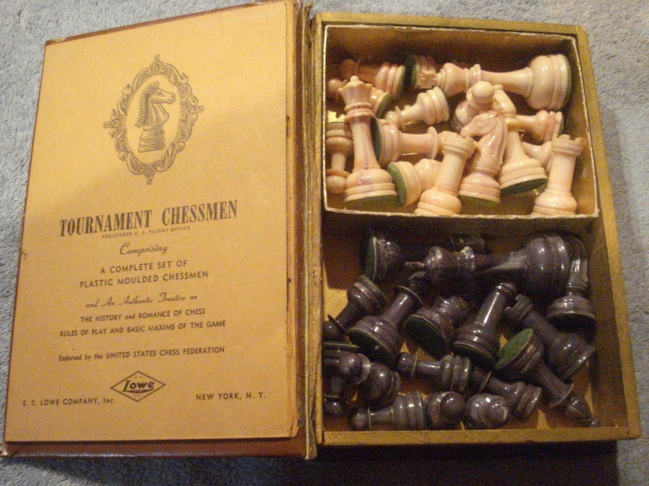 VINTAGE 1945 E.S.LOWE TOURNAMENT CHESSMEN (CHESS PIECES & BOOK – 1ST EDITION)