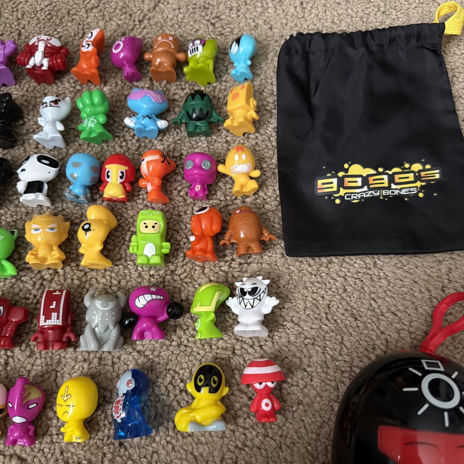 Gogos Gogo’s Crazy Bones 60 Figurines 20 Stickers Bag & Carry Case Clip Lot Set