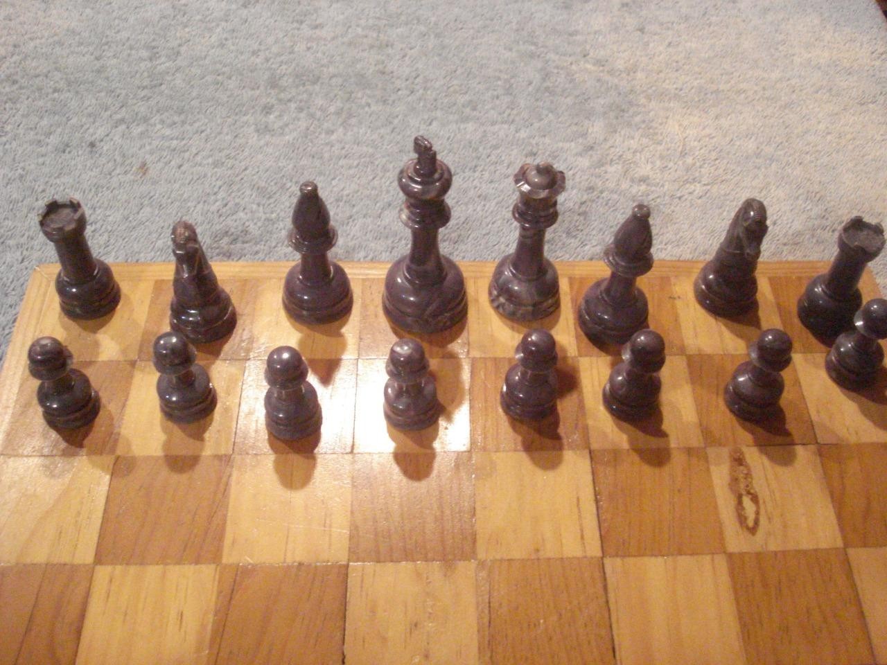 VINTAGE 1945 E.S.LOWE TOURNAMENT CHESSMEN (CHESS PIECES & BOOK – 1ST EDITION)