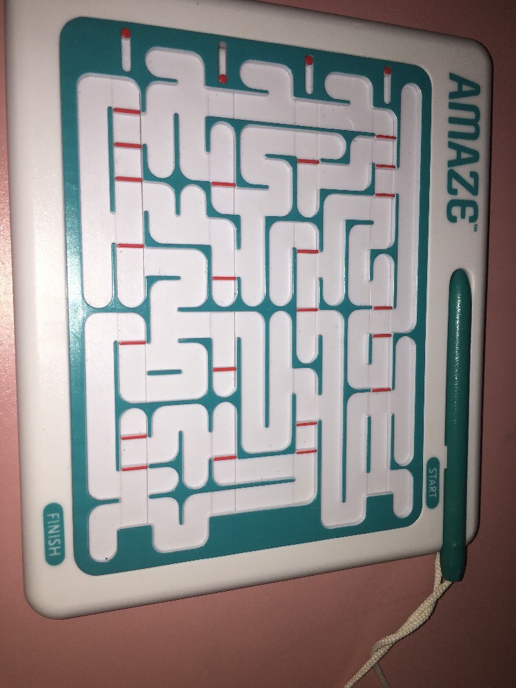 ThinkFun Amaze Think Fun – 16 Mazes In One