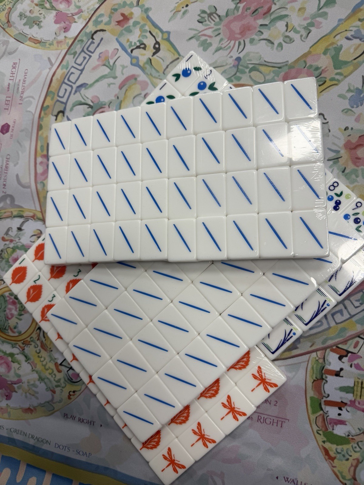 160 Mahjong Playing Tiles for American Style Game（33)
