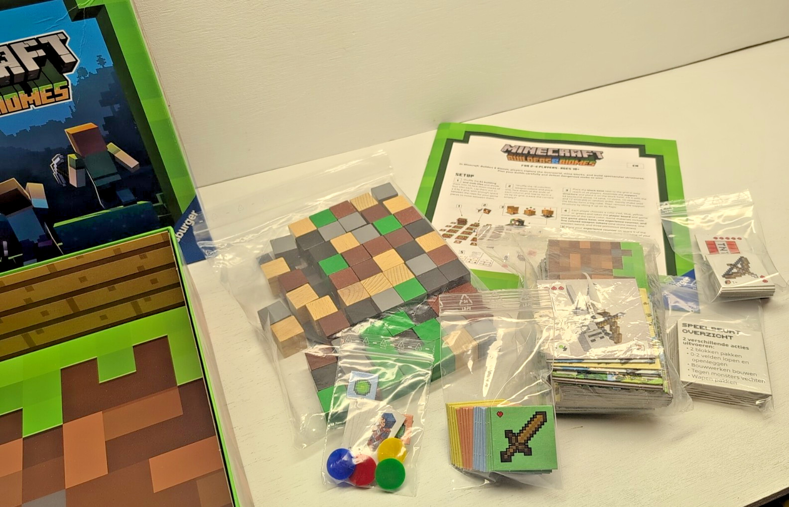 100% COMPLETE! 2019 RAVENSBURGER MINECRAFT BUILDERS & BIOMES STRATEGY BOARD GAME