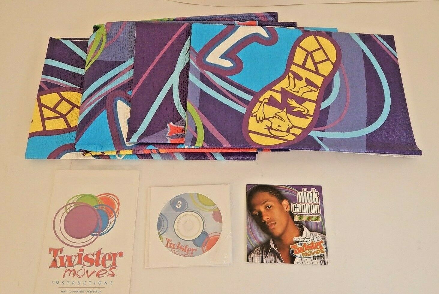 Board game TWISTER MOVES, Complete, 1 to 4 players, 3 Music CD’s
