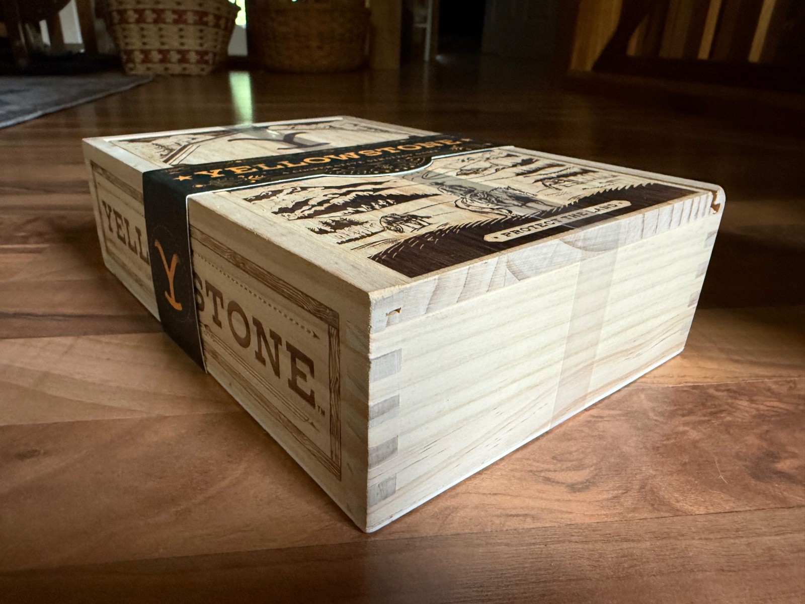 Buffalo Games -YELLOWSTONE Strategy Co-op Board Game Wooden Collectors Box NEW