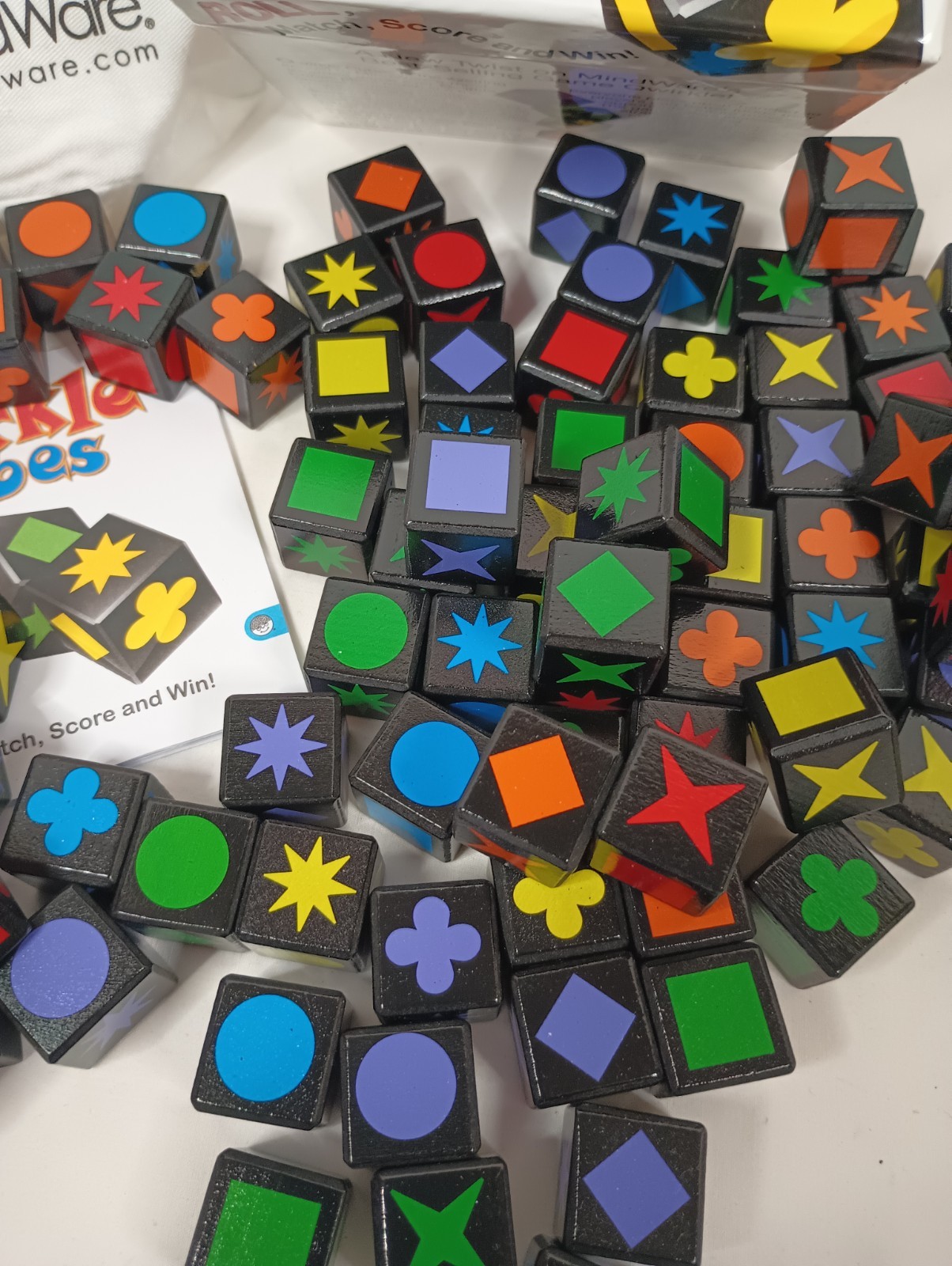 Qwirkle Cubes Game Mix Match Roll Win Mindware 2009 Dice Family Night Complete