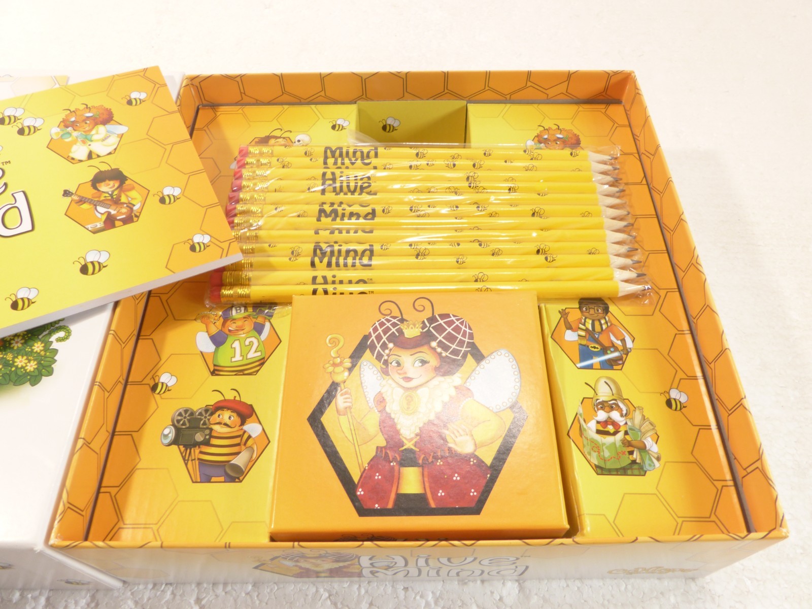 Hive Mind: The Game of Beeing Alike! [1st Edition] 2016 Calliope Board Game NEW!