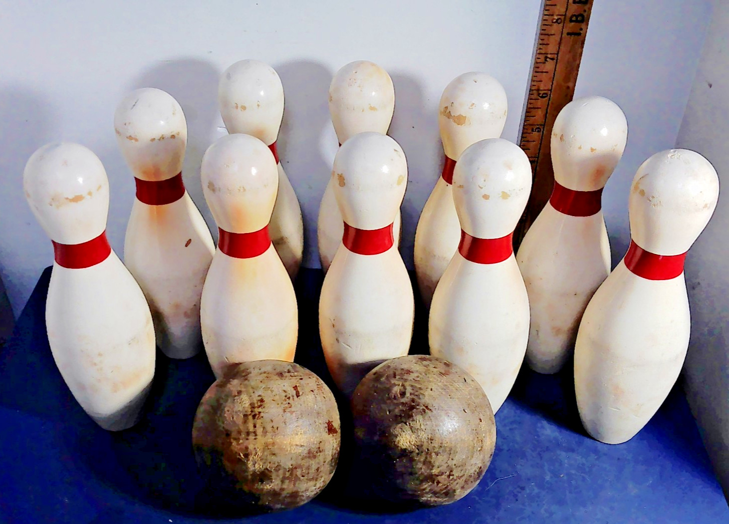 Buckeye’s Champion Line Bowling Game Wooden Pins & 2 Balls 1950’s VTG