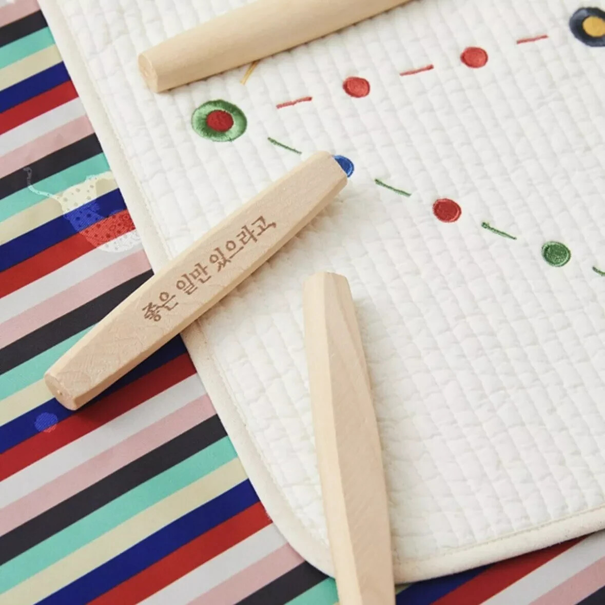 Hohodang, Yut Nori Set Korean Traditional New Year Board Game With Colored Cloth
