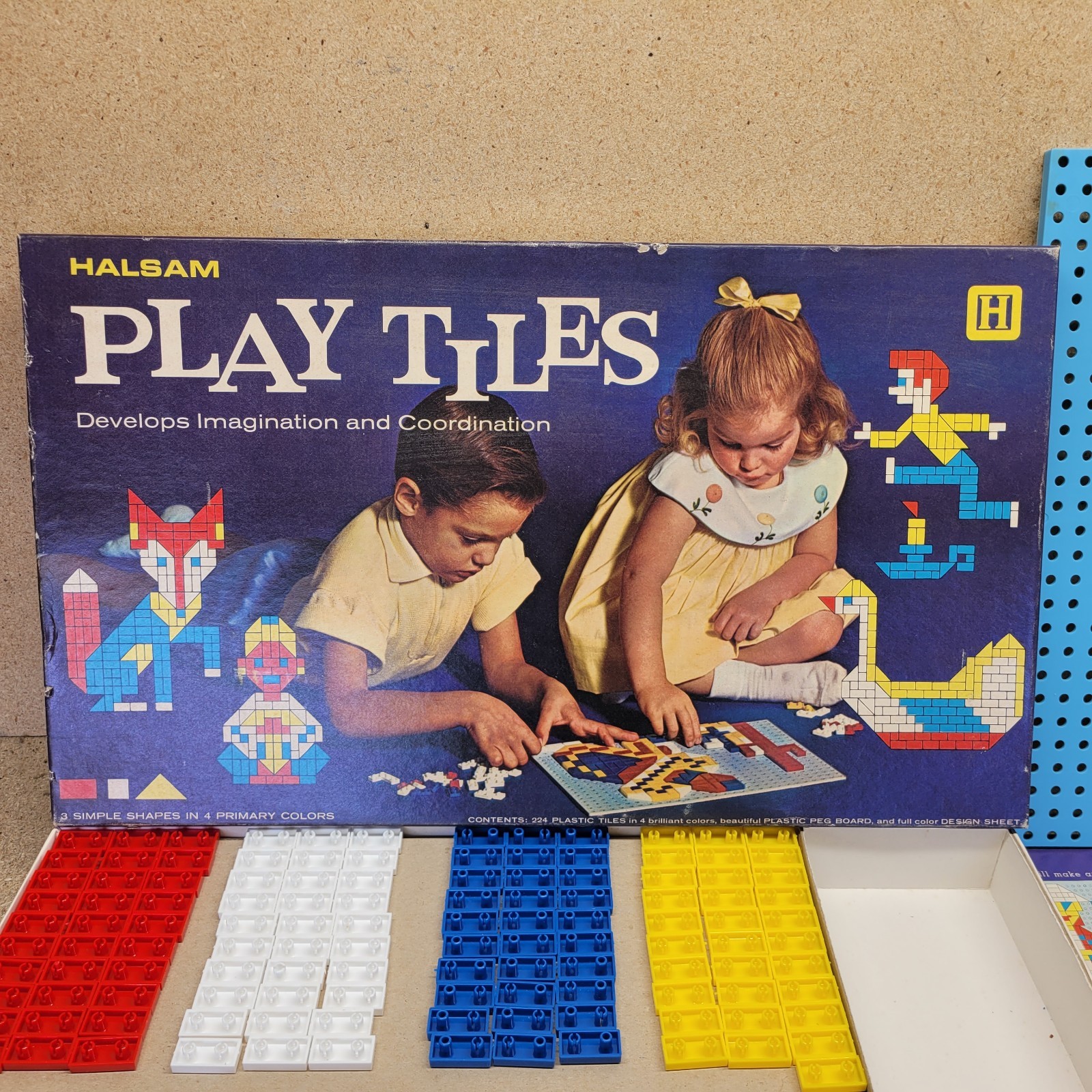 Vintage Halsam Play Tiles – Plastic Peg Board 221 Colored Pieces & Picture Guide