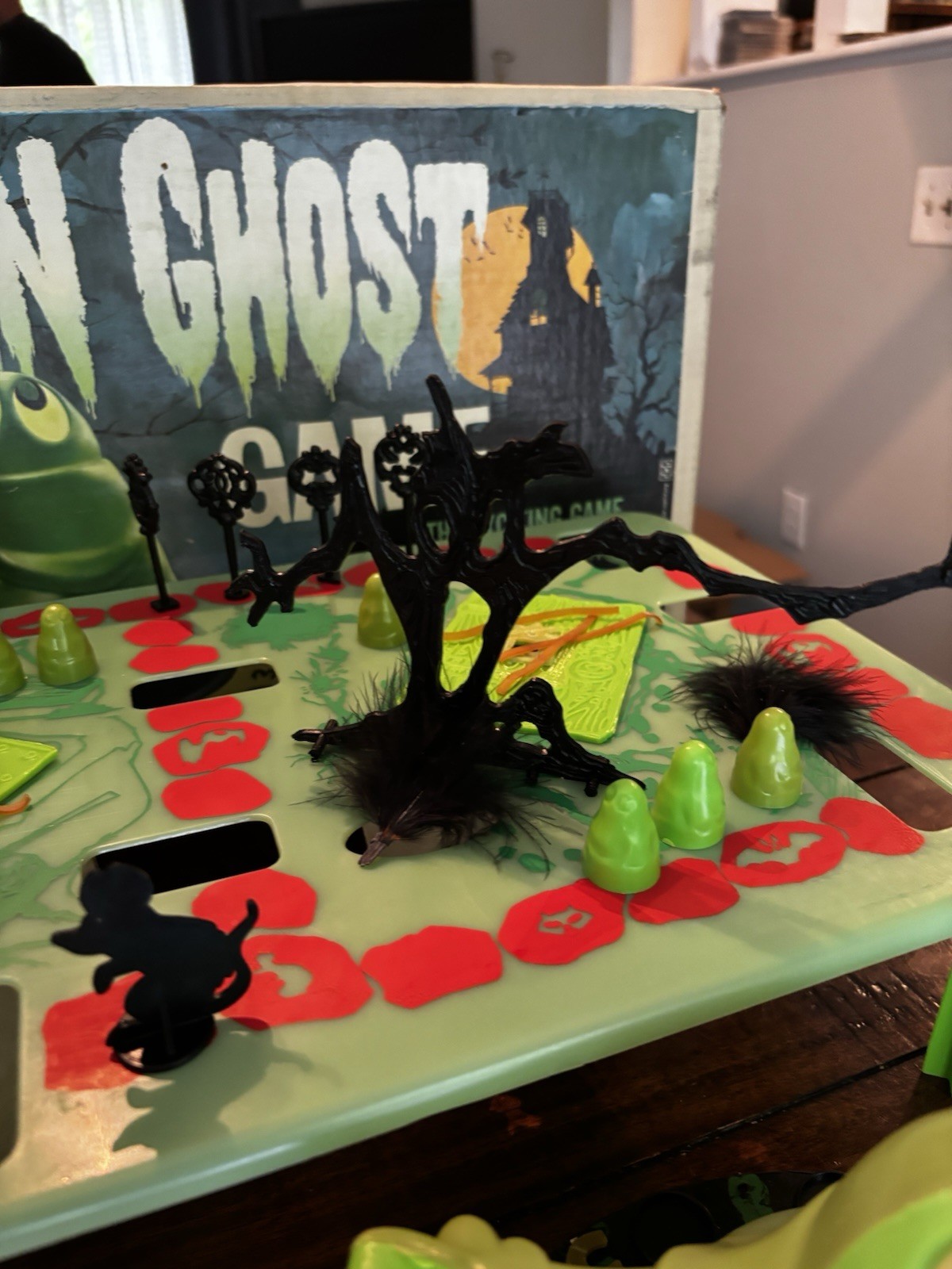 Vintage 1965 Green Ghost Glow In the Dark Board Game 99% Complete Excellent Box!