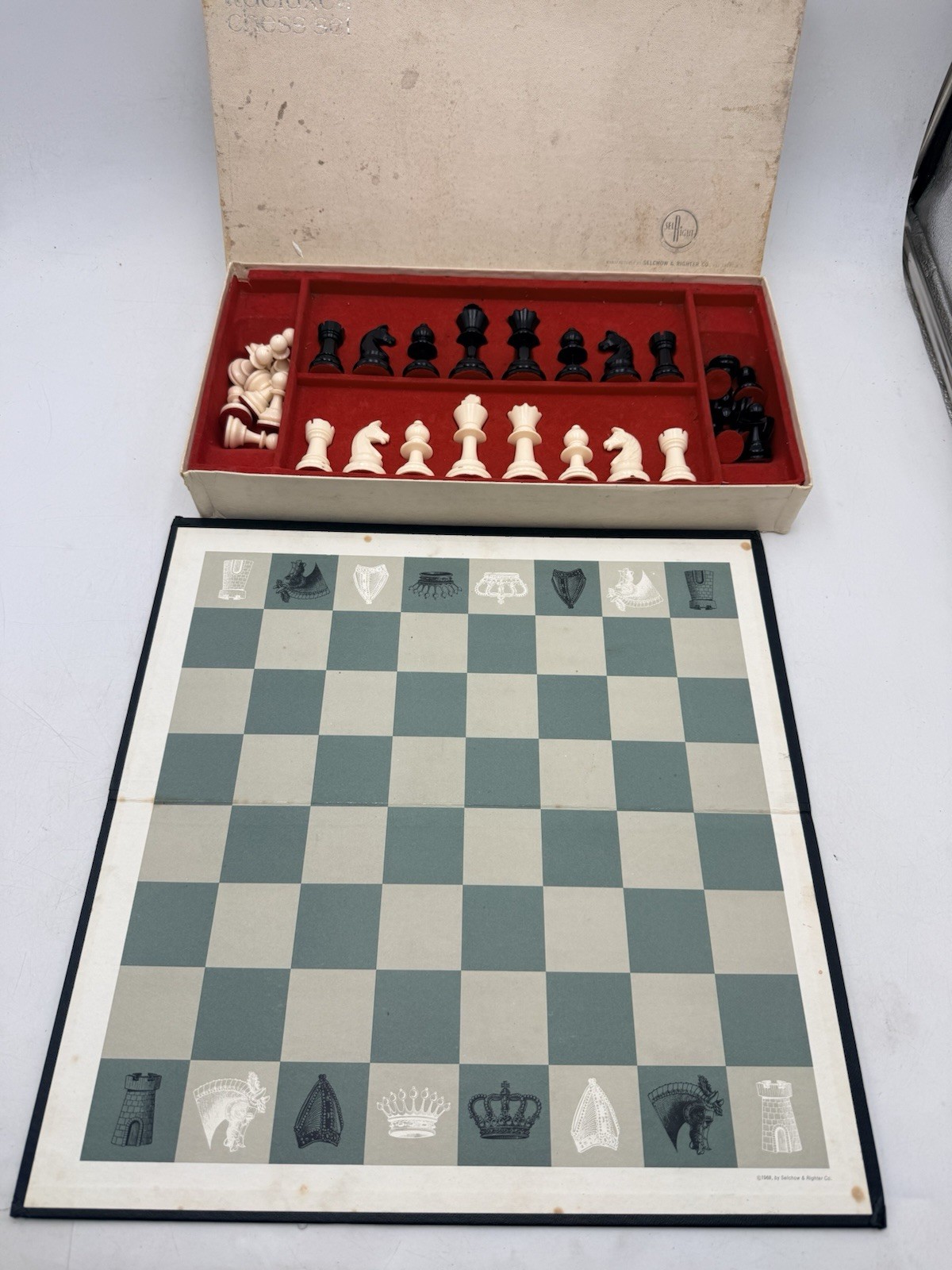 Vtg Deluxe Chess Set 1968 Selchow & Righter Complete In Box SelRight Felt Bottom