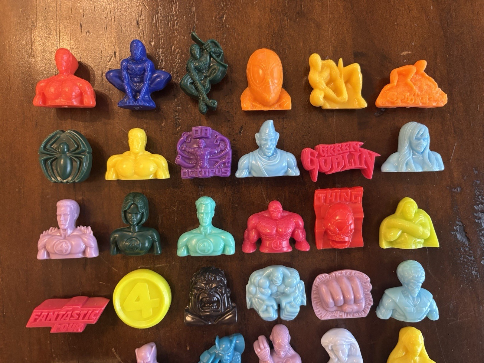 ALL SOLID COLOR COMPLETE SET Gogos Crazy Bones European 2006 MARVEL HEROES