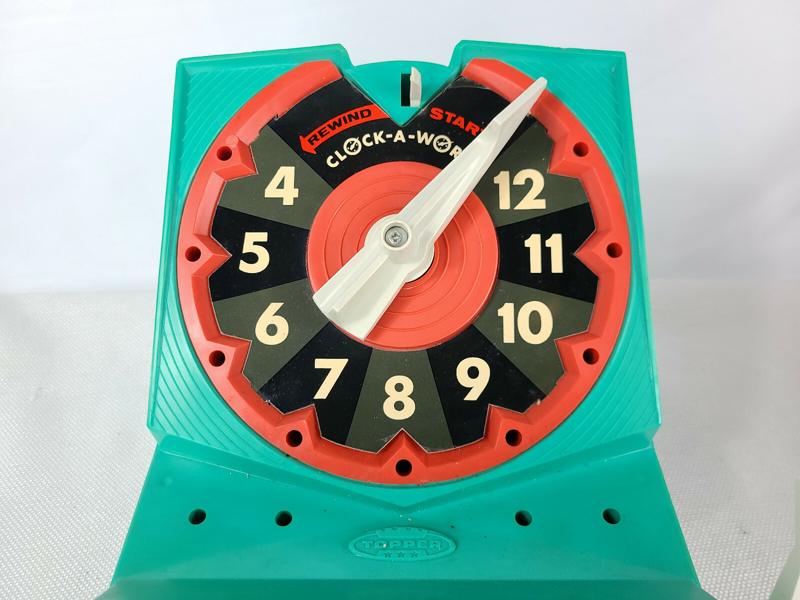 Topper Toys Clock-A-Word No. 7000 Retro circa 1966 (ZD) (I7)