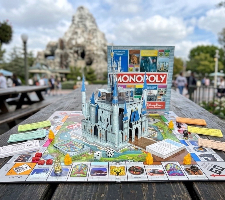 Disney Parks Theme Park Edition Monopoly Board Game Pop-Up Castle 2020 COMPLETE