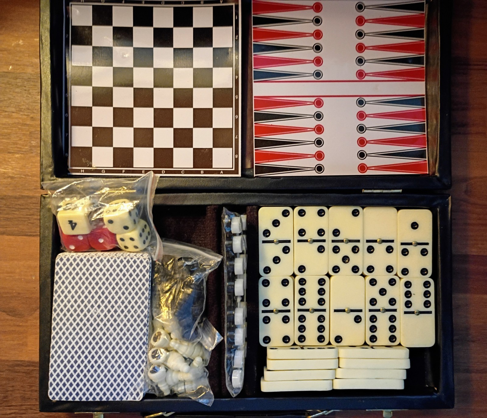 5 in 1 Magnetic Mini Travel Game Set w/ Faux Leather Carrying Case – Retro Games
