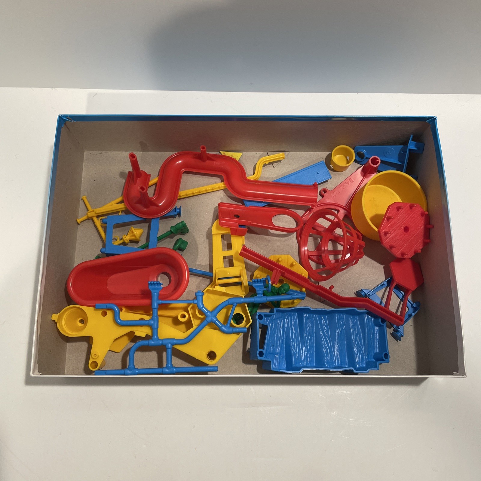 Y2K Mouse Trap COMPLETE Milton Bradley 2005 Classic Board Game Kids Family