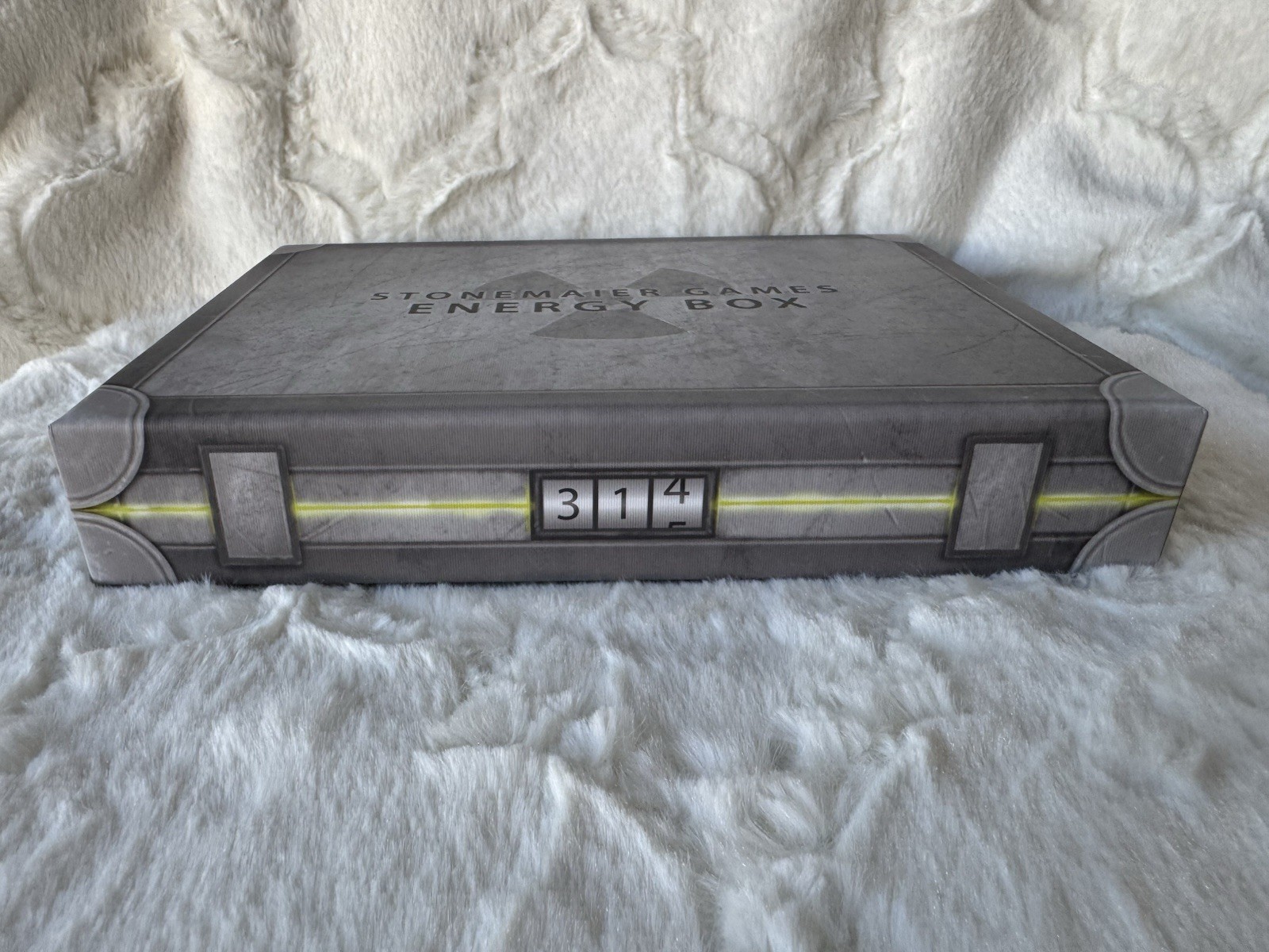 Estate Stonemaier Treasure Chest Energy Box