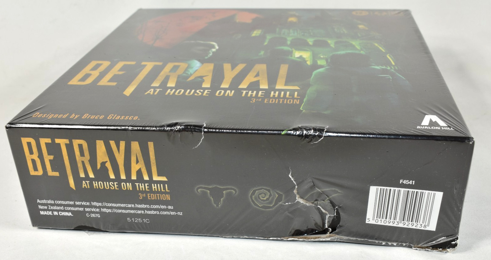 Betrayal at the House on the Hill Board Game 3rd Edition DAMAGED BOX Avalon Hill