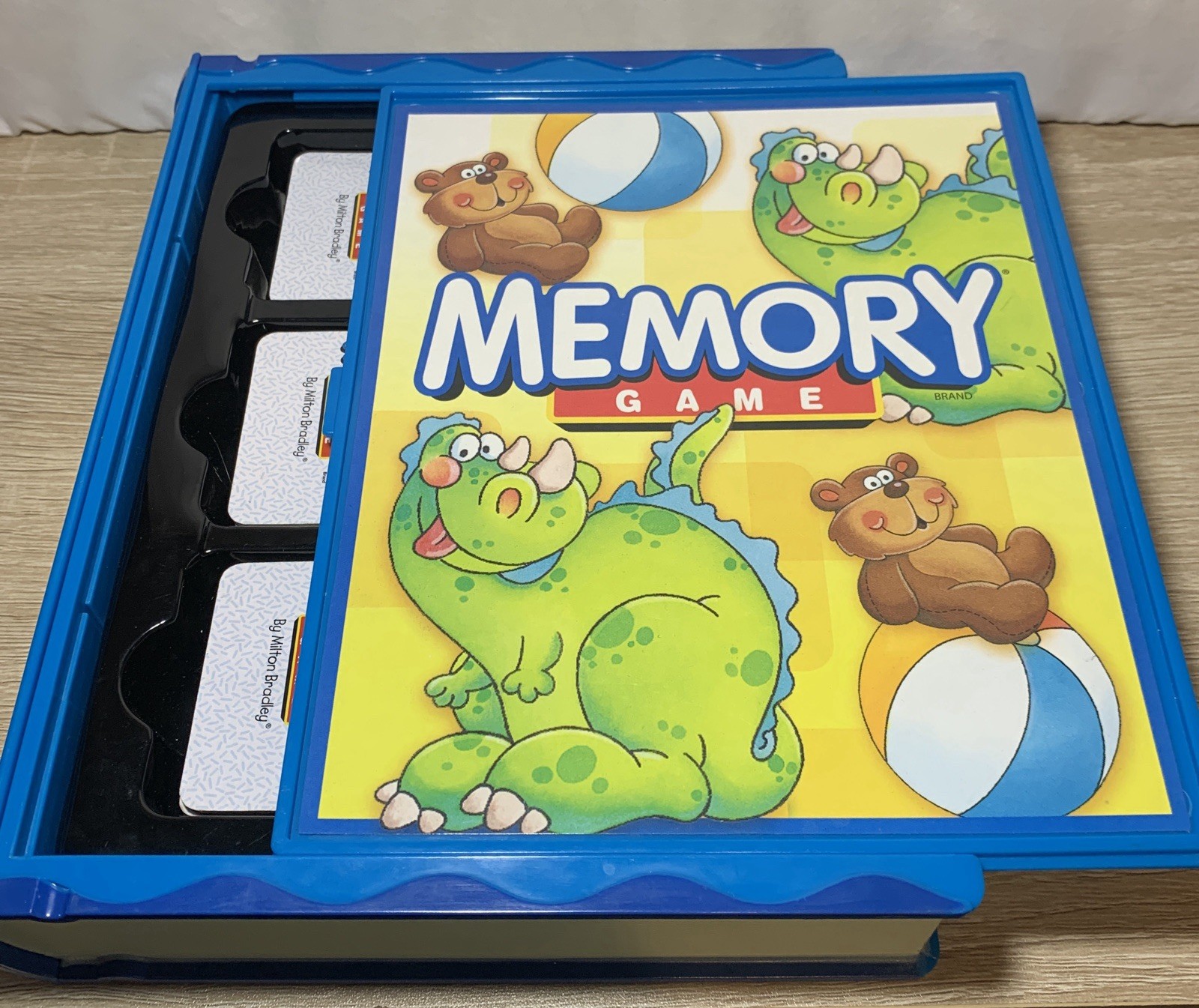 Vintage 2005 Milton Bradley Original Memory Game Bookshelf Case 68/72 Cards READ