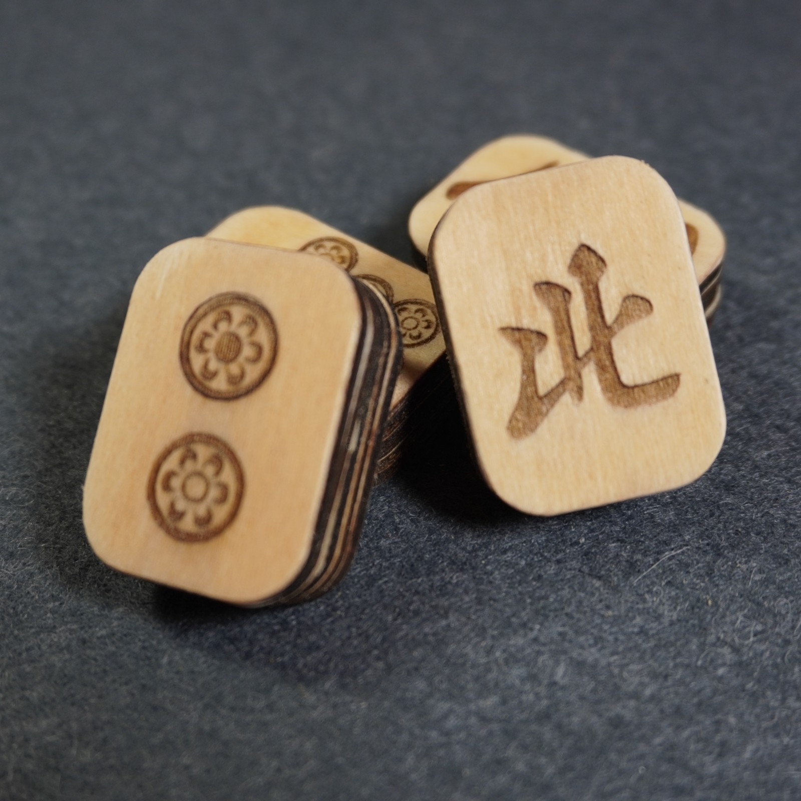 Custom Wooden Riichi Mahjong Tile Set – Chinese Monogram with Fan Design