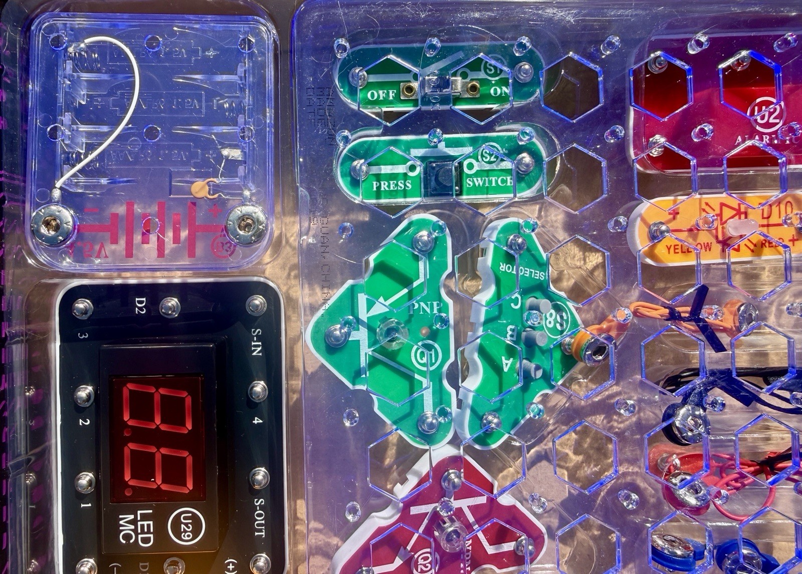 Elenco Snap Circuits Arcade Electronics Exploration Kit SCA200 STEM Toy Complete