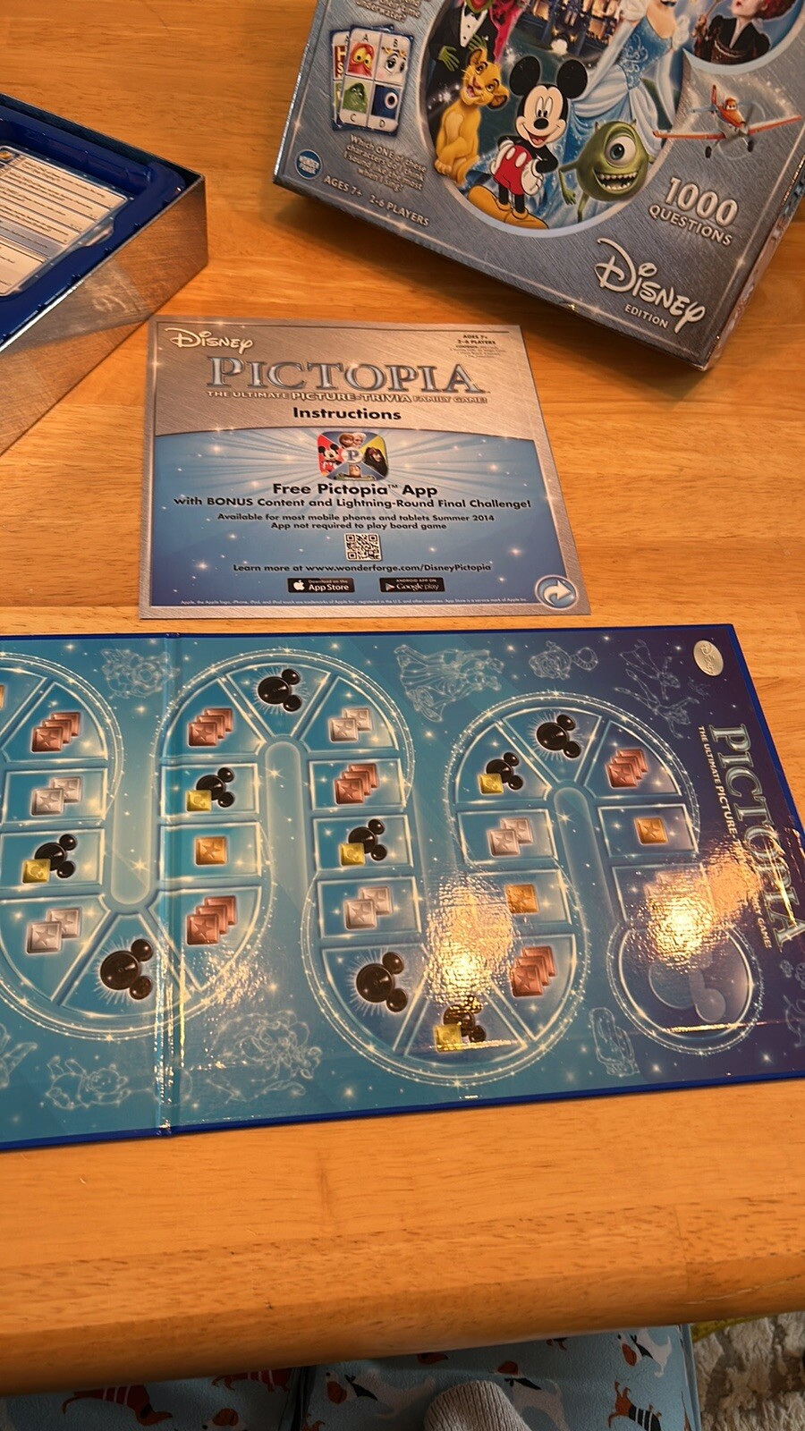 Pictopia Disney Edition Board Game Picture Trivia Family Ages 7+ 2-6 Players