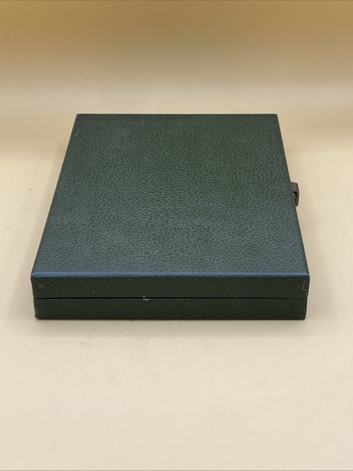 Vtg MARK CROSS Travel Size Backgammon Set England Bakelite Green & Yellow Chips