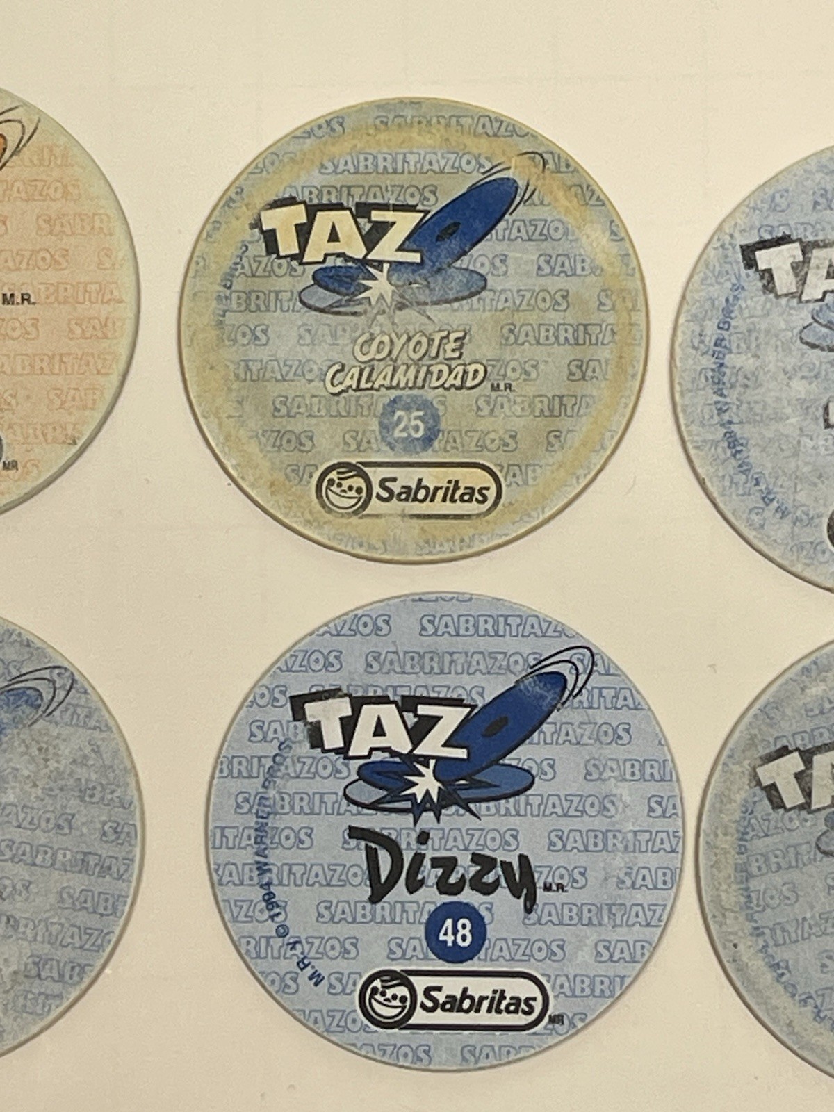 Vintage Set Of “40” LOONEY TUNES HOLOGRAPHIC TAZOS (POGS) /SABRITAS MEXICO 1994