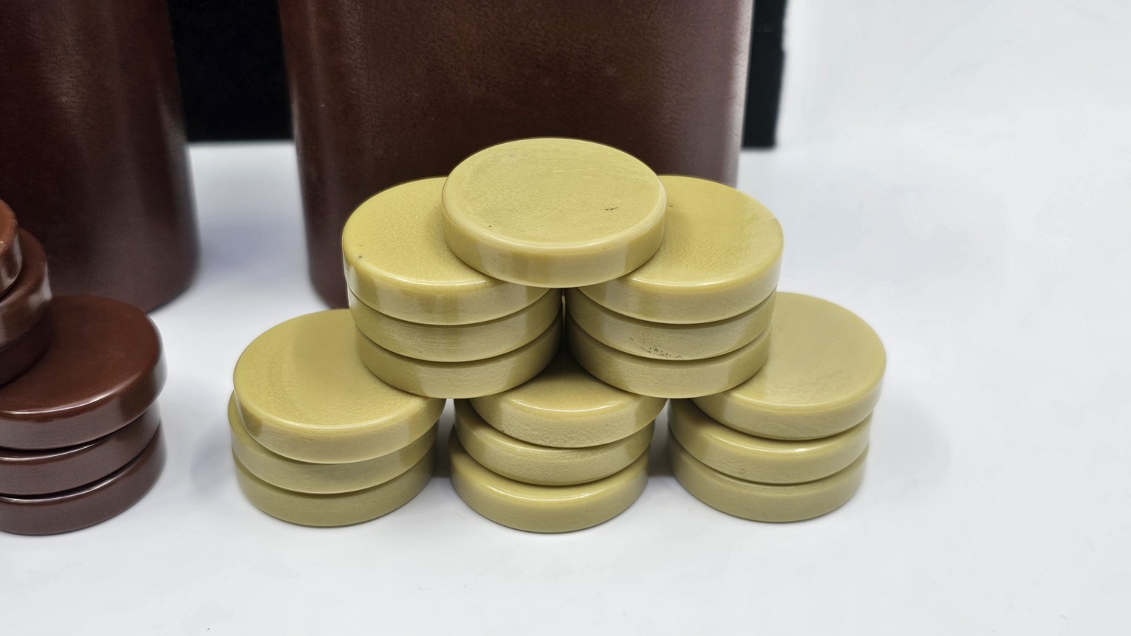 Vintage Light Brown & Cream Backgammon Game Pieces 1 3/8″ With Dice 39 Piece Lot