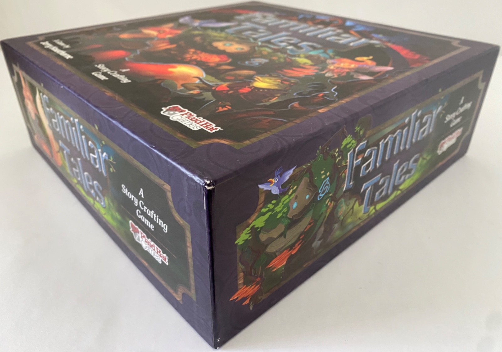 FAMILIAR TALES PLAID HAT BOARD GAME WITH FORAGERS MARKET SUPPLY TRAY