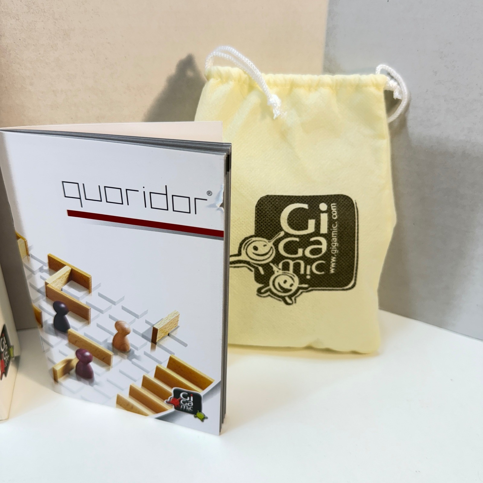 Quoridor Board Game Gigamic Abstract Strategy Maze 2-4 Player Mensa COMPLETE