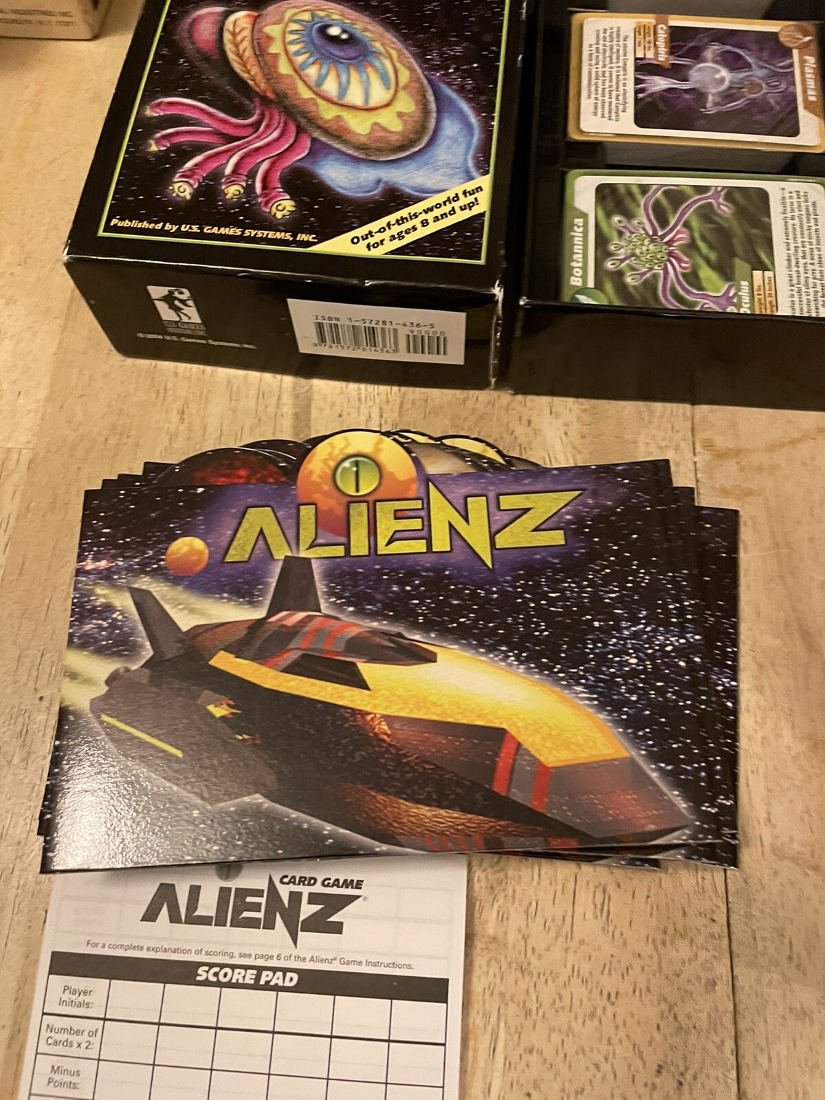 Alienz Card Game by U.S. Games Systems 2004 Complete