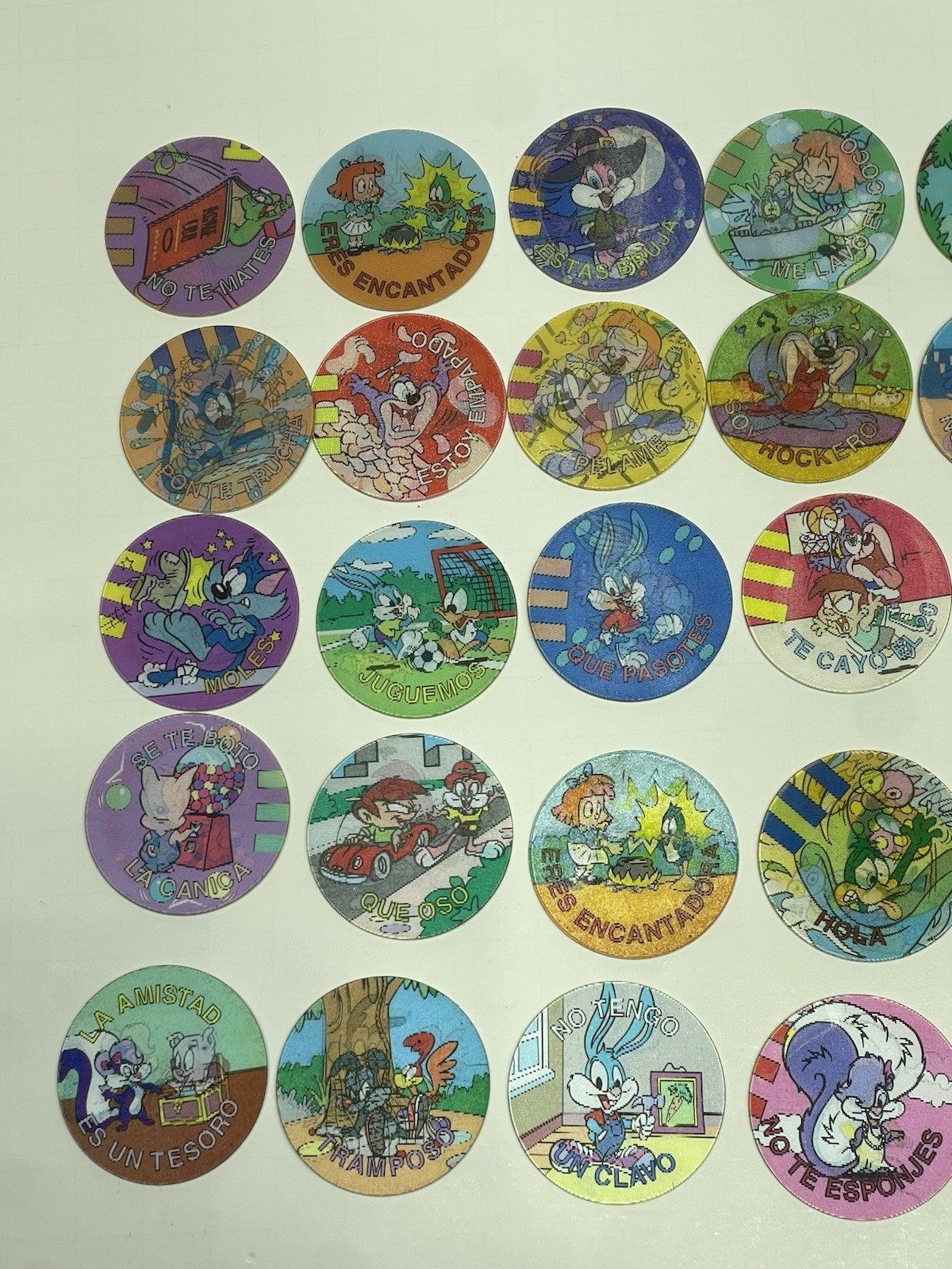 Vintage Set Of “40” LOONEY TUNES HOLOGRAPHIC TAZOS (POGS) /SABRITAS MEXICO 1994
