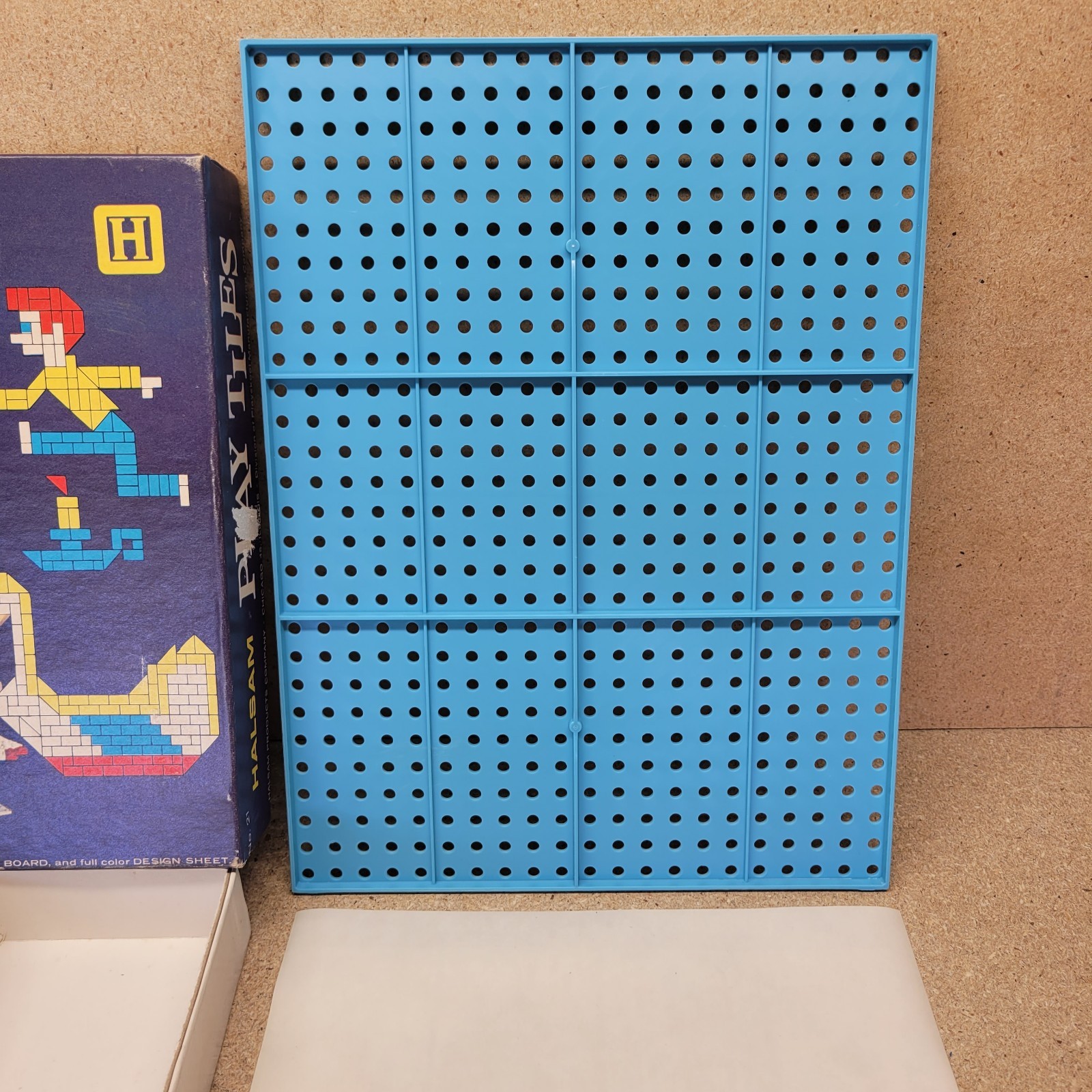 Vintage Halsam Play Tiles – Plastic Peg Board 221 Colored Pieces & Picture Guide