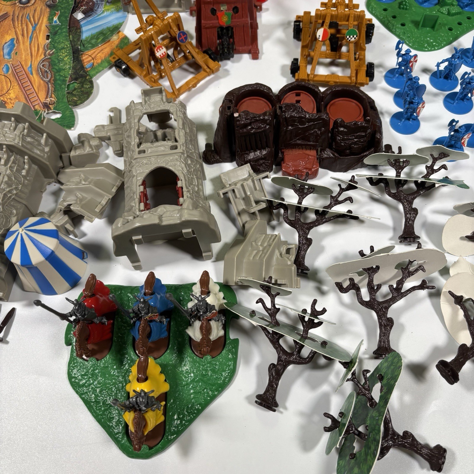 Vintage Weapons & Warriors Castle Siege Game 1996 Pressman #9705 Near Complete