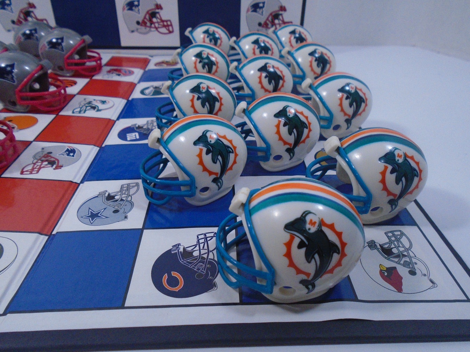 NEW ENGLAND PATRIOTS vs MIAMI DOLPHINS–CHECKERS GAME (LOOK)