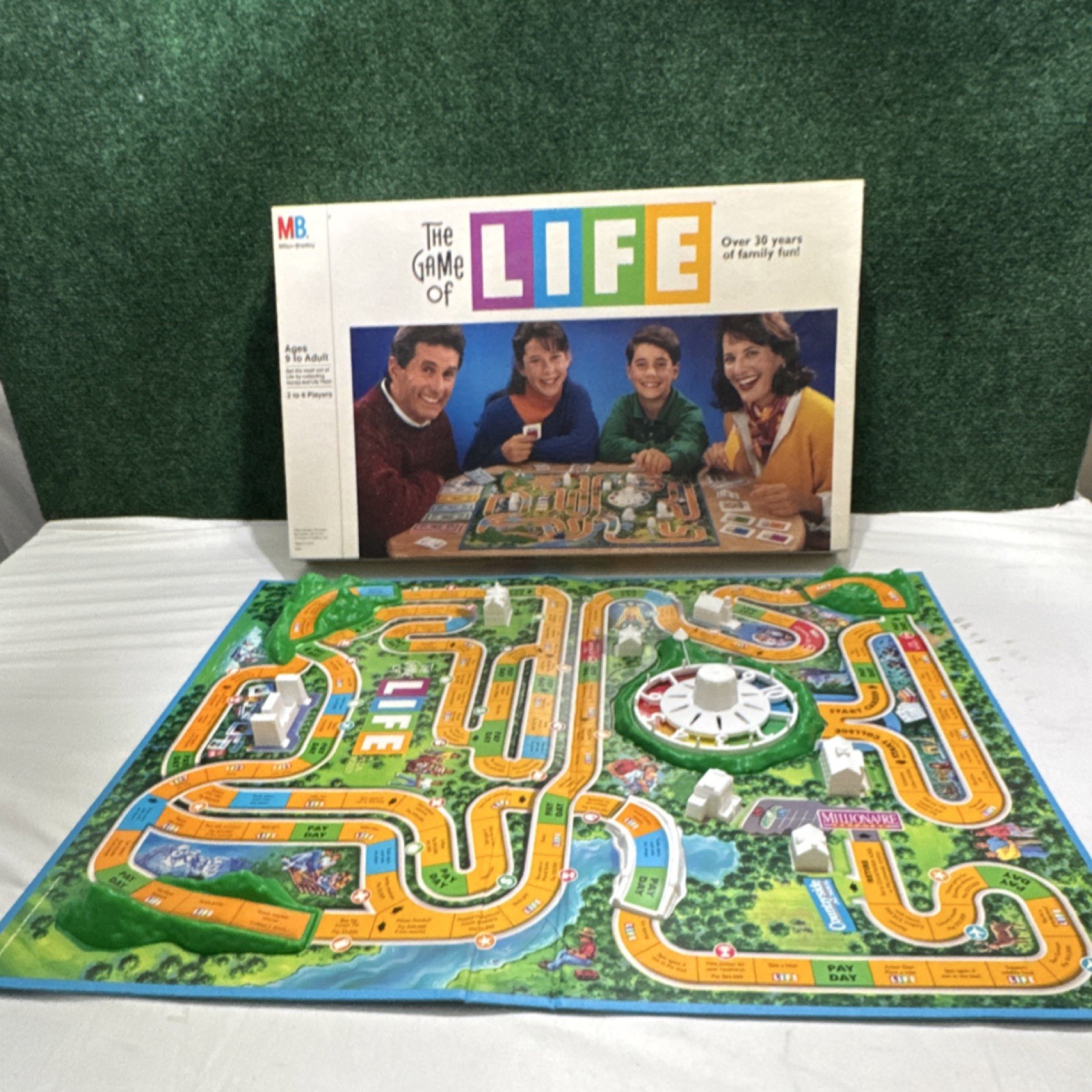 Milton Bradley The Game of Life Vintage 1991 Board Game Complete 2-6 9-Adult