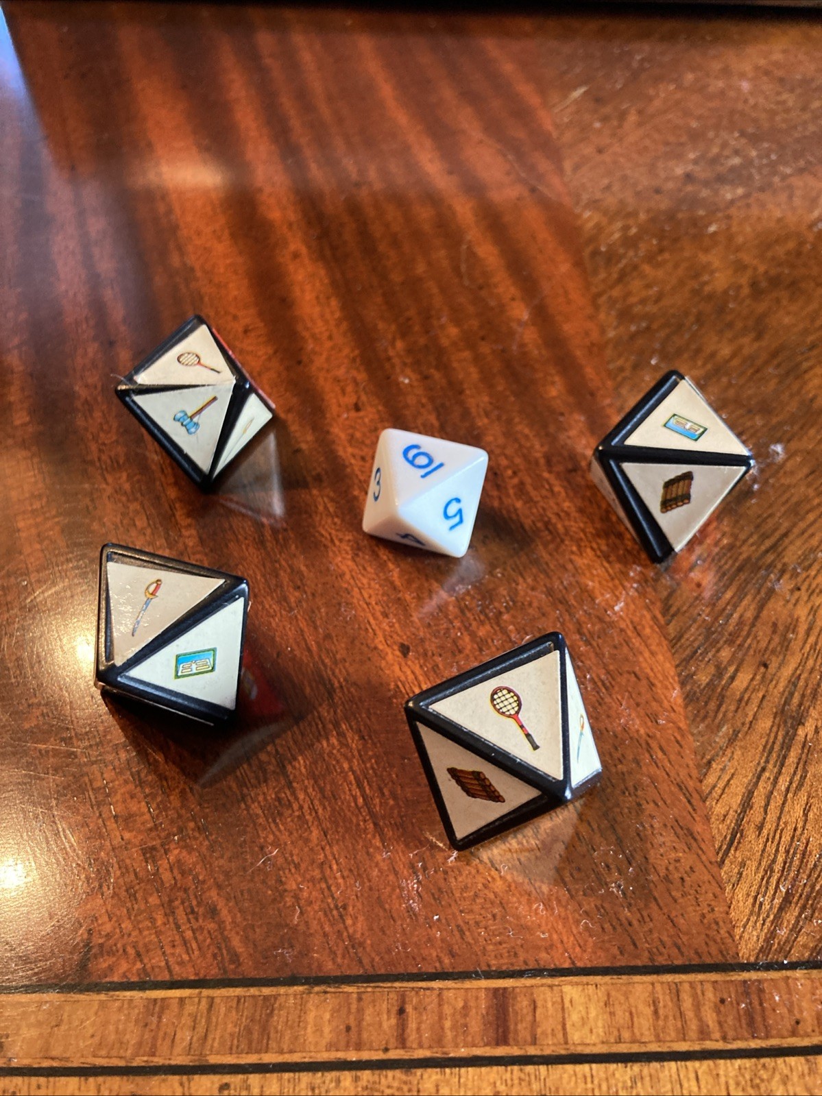 Jumanji Board Game Replacement Pieces: 4 Rescue Dice & 1 Numbered Die