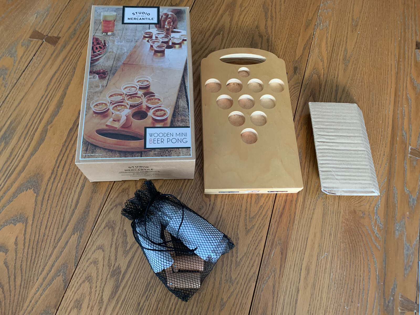 STUDIO MERCANTILE WOODEN MINI BEER PONG PARTY GAME SET! FUN GIFT! NEW!