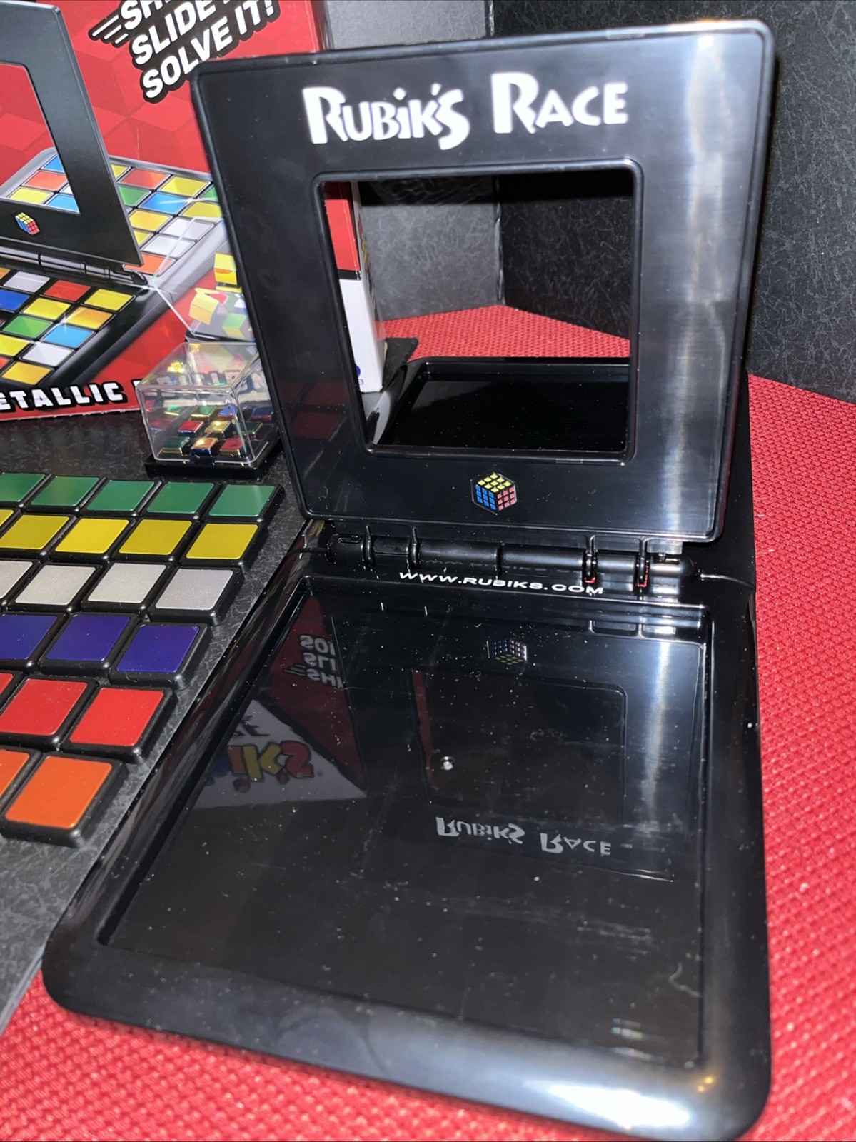 Rubik’s Race Game: Metallic Edition Complete